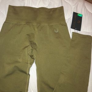 Lazuli Label Air Seamless Leggings in Khaki